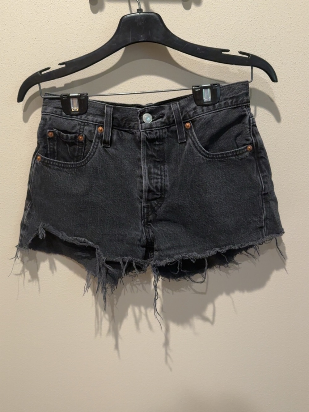 Levi's Black Distressed Frayed Hem Denim Shorts Women’s size 25